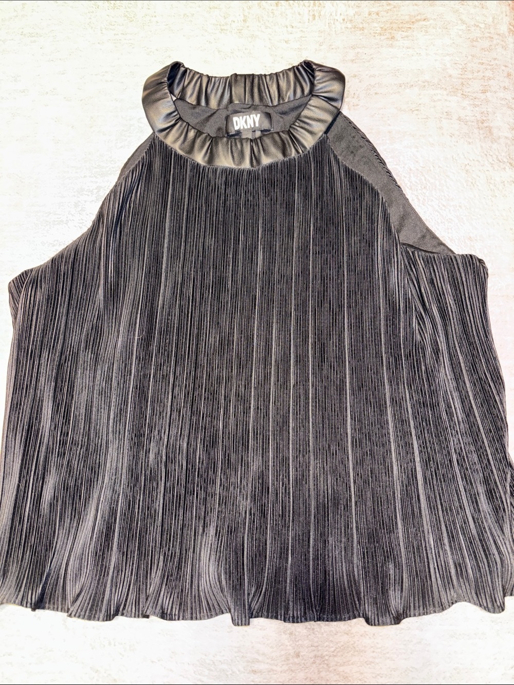 XL DKNY Black Plissé Pleated Sleeveless Halter Top Faux Leather Trim halter Neck